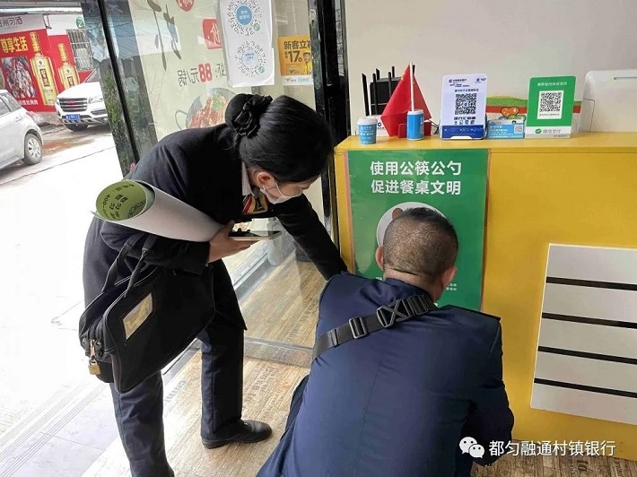 公筷行动_文明餐桌02.jpg